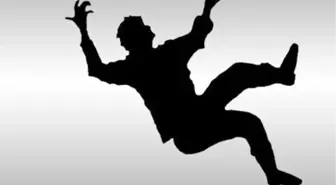 5 Katlı Binanın Çatısından Düşerek Öldü