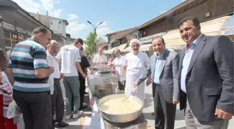 Başkan Küçükler, Taş Mağazalarda Lokma Dağıttı