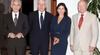 Jack Straw'dan, Suzan Sabancı Dinçer'e Ziyaret