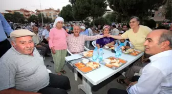 Karabağlar'da İftarlıklar Başkan Kürüm'den...