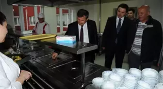 Vali Yılmaz, İlk Orucunu Huzurevi Sakinleriyle Birlikte Açtı