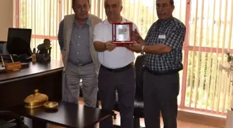 Yörük Köyü Muhtarından İl Genel Meclis Başkanına Plaket