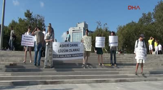 Gezi Parkı Girişi'nde Mısır'daki Darbeyi Protesto Ettiler