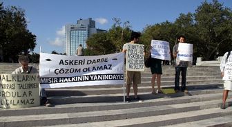 Gezi Parkı'nda Mısır'daki Darbeye Protesto
