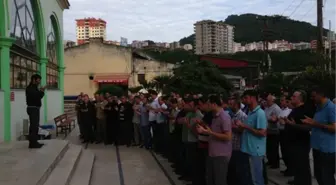 Hoca Ahmet Yesevi Camii Avlusunda Teravih Namazına İlgi