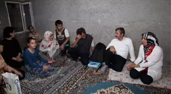 Başkan Tahmazoğlu Gece Yapılan Aile Ziyaretlerinde Sorunları Dinledi