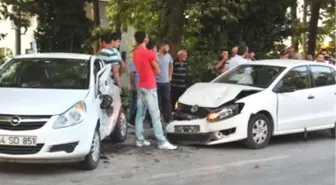 Sakarya'da Zincirleme Trafik Kazası: 2 Yaralı