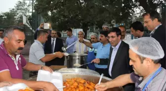 Kalkınma Bakanı Yılmaz, İftar Çadırında Orucunu Açtı