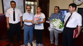 Dünya Şampiyonu Lise Öğrencisinden Vali Coş'a Ziyaret