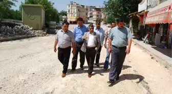 Menderes Caddesinde Çalışmalar Devam Ediyor