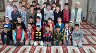 Oruç Tutup, Namaz Kılan Çocuklara Tablet Bilgisayar