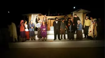 'Yer Demir Gök Bakır' Eşme'de Sahnelendi