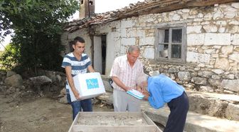 Aksu Belediyesi'nden Gıda Yardımı