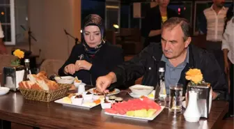 Gölcük Mutlu Çiftlerle Doldu Taştı