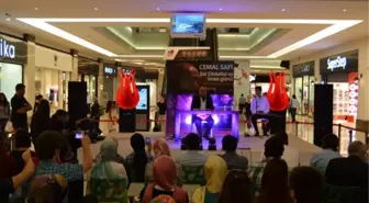 Şiir Severler Cemal Safi İle Kentplaza'da Buluştu