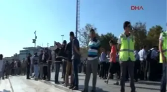 Polis Gezi Parkı'nı Kapattı