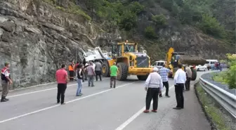 Artvin'de Trafik Kazaları: 4 Yaralı