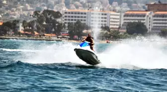 Ünlü Manken'den Jet Ski Şov