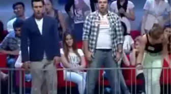Yarışmacı Hediyeleri Yere Fırlattı!