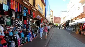 Alanya'da Esnaf Turisti Şehir Merkezine Afişle Çekecek
