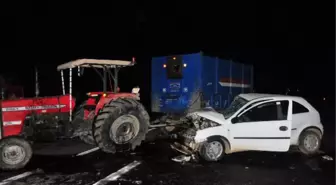 Otomobil Traktöre Çarptı, Nişanlı Kız Öldü