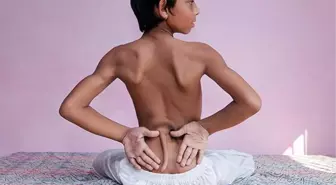 Hindistan'daki Kuyruklu Çocuk Görenleri Şaşırtıyor