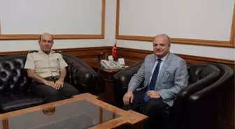 Kayseri Jandarma Bölge Komutanı, Kırşehir Valisi Özdemir Çakacak'ı Ziyaret Etti