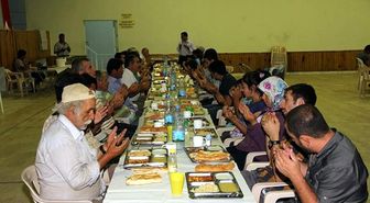 Muğla'nın Ula İlçesi Sakinleri İftarda Buluşuyor