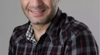 Yaprak Dökümü'nün Tahsin'i Saç Ektirdi