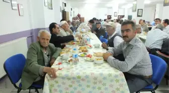 Huzurevinde İftar Programı
