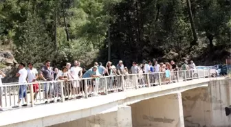 Kemer'de HES Toplantısına Protesto Engeli