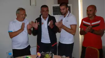 Adanaspor'da Sürpriz Doğum Günü Kutlaması