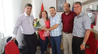 Burhaniye de Bayan Genel Başkana Sürpriz Doğum Günü