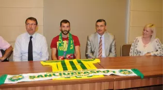 Şanlıurfaspor'un Yeni Transferinden Vali Güvenç'e Ziyaret