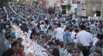 İftar Sofraları Fatih Mahallesi'ne Kuruldu