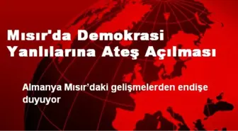 Mısır'da Demokrasi Yanlılarına Ateş Açılması