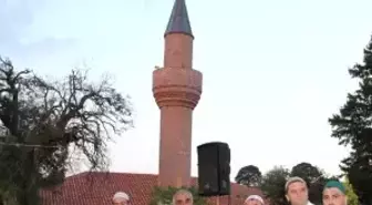 Tarihi Caminin Bahçesinde İftar Yaptılar