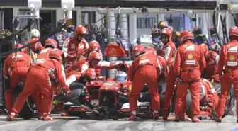 Ferrari, Alonso'nun 'Kulağını Çekti'