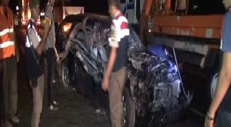 Otomobil, Kamyonetle Çarpıştı: 3 Ölü, 5 Yaralı
