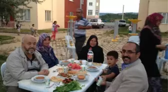 Şaphane'de Site Sakinleri İftarda Bir Araya Geldi