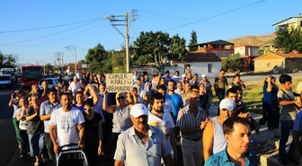 Çöp Alanı Taşınsın Eylemini Yapanlar İzmir-Çanakkale Yolunu Trafiğe Kapattı