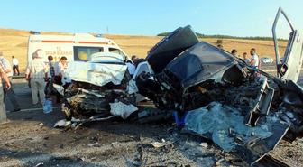 Yozgat'ta İki Otomobil Kafa Kafaya Çarpıştı: 4 Ölü, 3 Yaralı