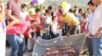 Yüzyıllardır Bayramda Şeker Dağıtma Geleneğini Sürdürüyorlar