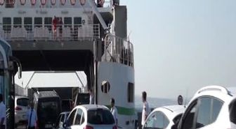 Çanakkale' de Tüm Hatlarda Tatilci Kuyruğu Var