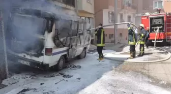 Çorlu'da Park Halindeki Minibüs Yandı