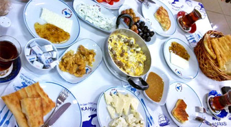 Van Kahvaltısı Sahile İndi