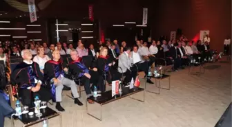 Zorlu'dan Yeni Mezunlara Tavsiye 'Her Zaman En Yükseği Hedefleyin'