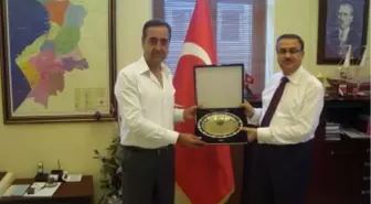 Belde Belediye Başkanları Tarafından Sayın Ali İhsan Su'ya Plaket