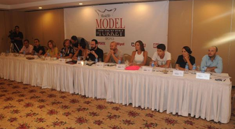 Modeller, Final İçin Podyuma Çıktı