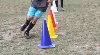 75 Öğrenci Futbolun İnceliklerini Öğreniyor